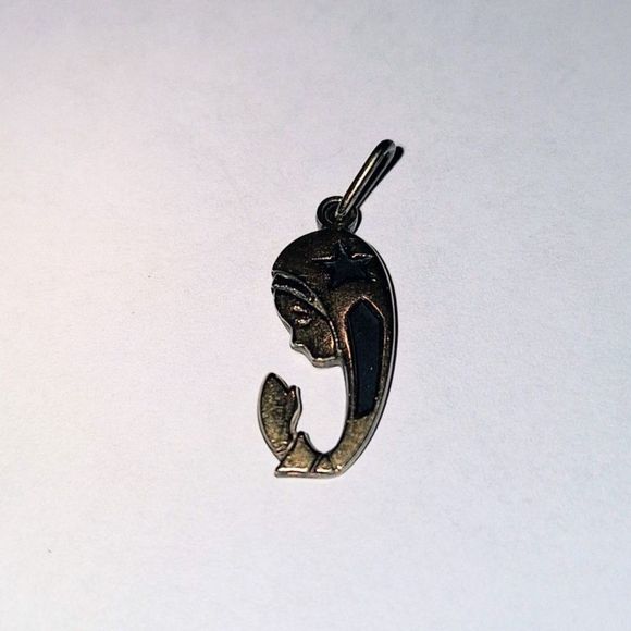 925 Mother Mary Blessed Virgin Praying Madonna - Picture 1 of 5